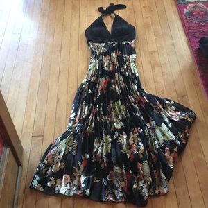 Halter top dress with silky accordion pleats.